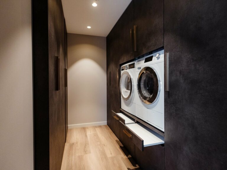 Wasmachine-kast-op-maat-zwart-thuis-in